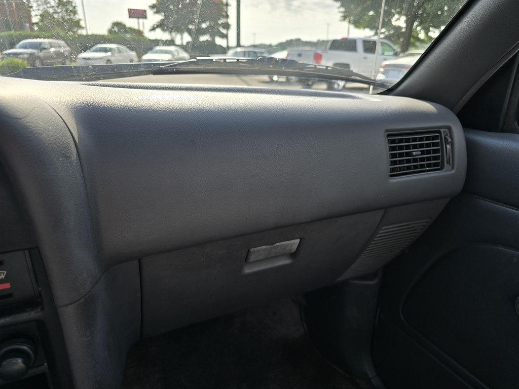 Toyota 2WD Pickups Std Bed DLX Auto 1992
