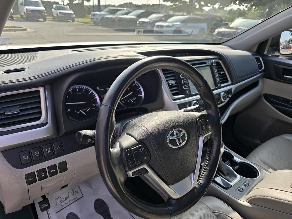 Toyota Highlander Limited V6 FWD (Natl) 2017