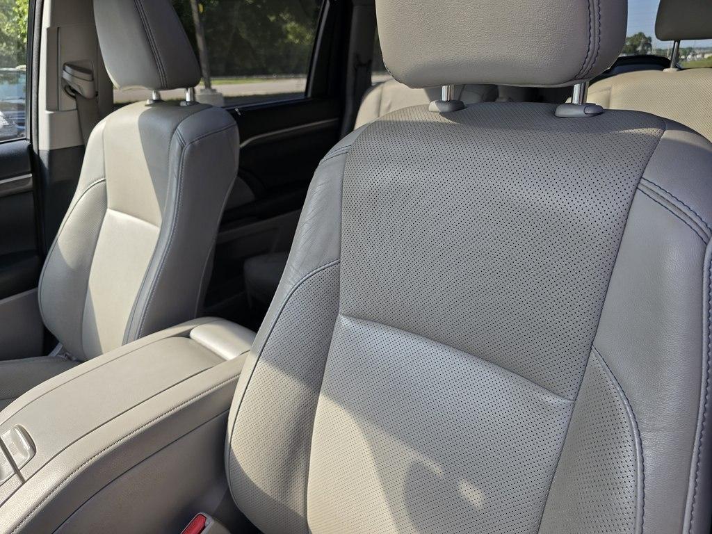 Toyota Highlander Limited V6 FWD (Natl) 2017