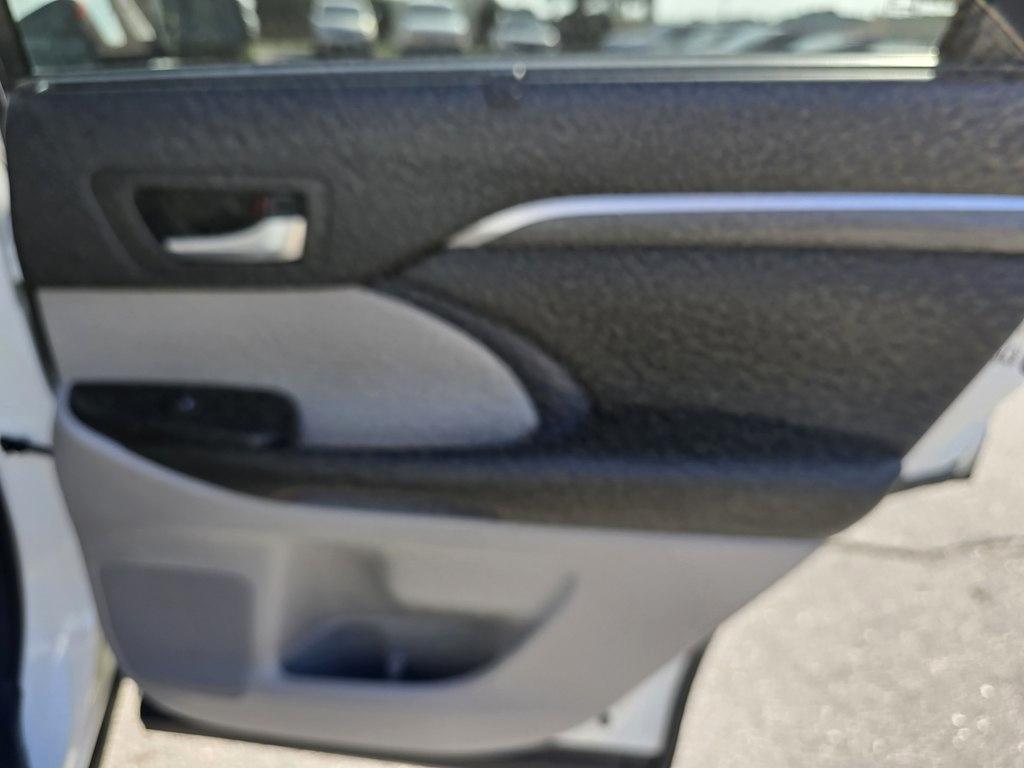 Toyota Highlander Limited V6 FWD (Natl) 2017