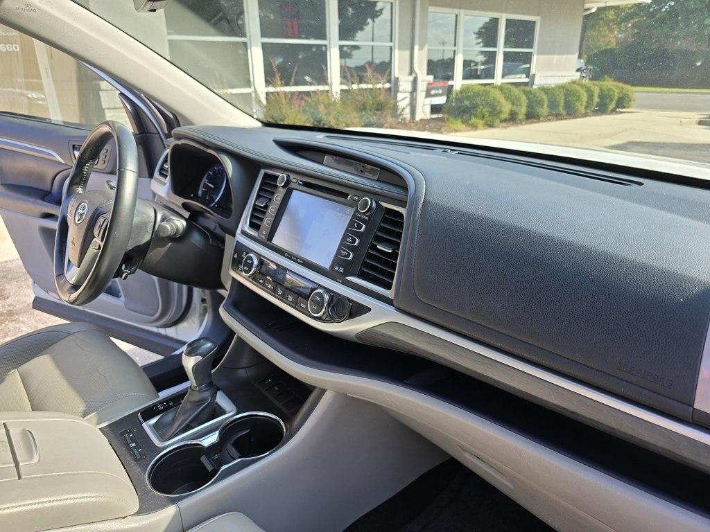 Toyota Highlander Limited V6 FWD (Natl) 2017