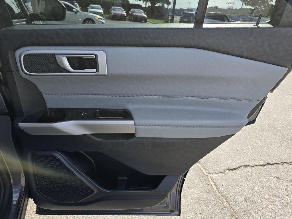Ford Explorer XLT RWD 2023