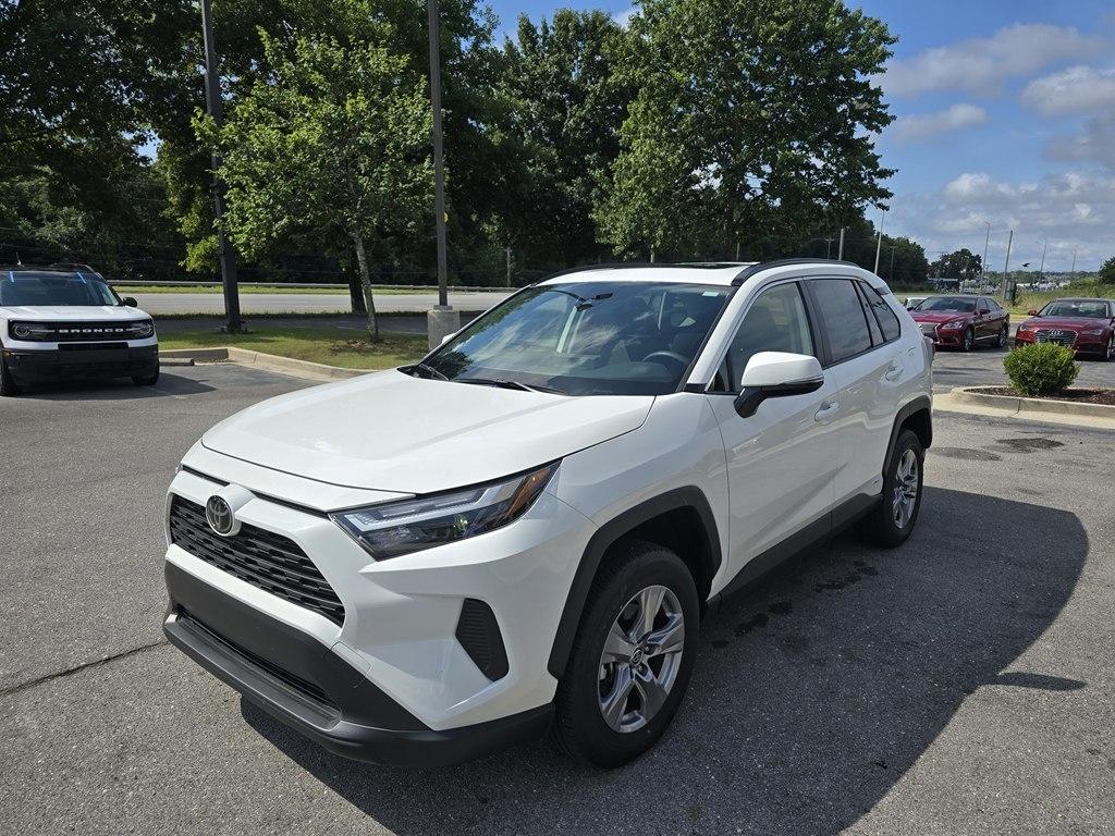 Toyota RAV4 Hybrid XLE AWD (Natl) 2025