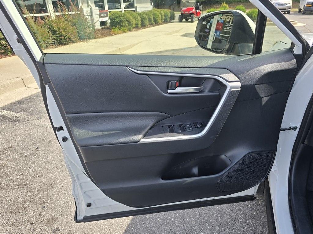 Toyota RAV4 Hybrid XLE AWD (Natl) 2025