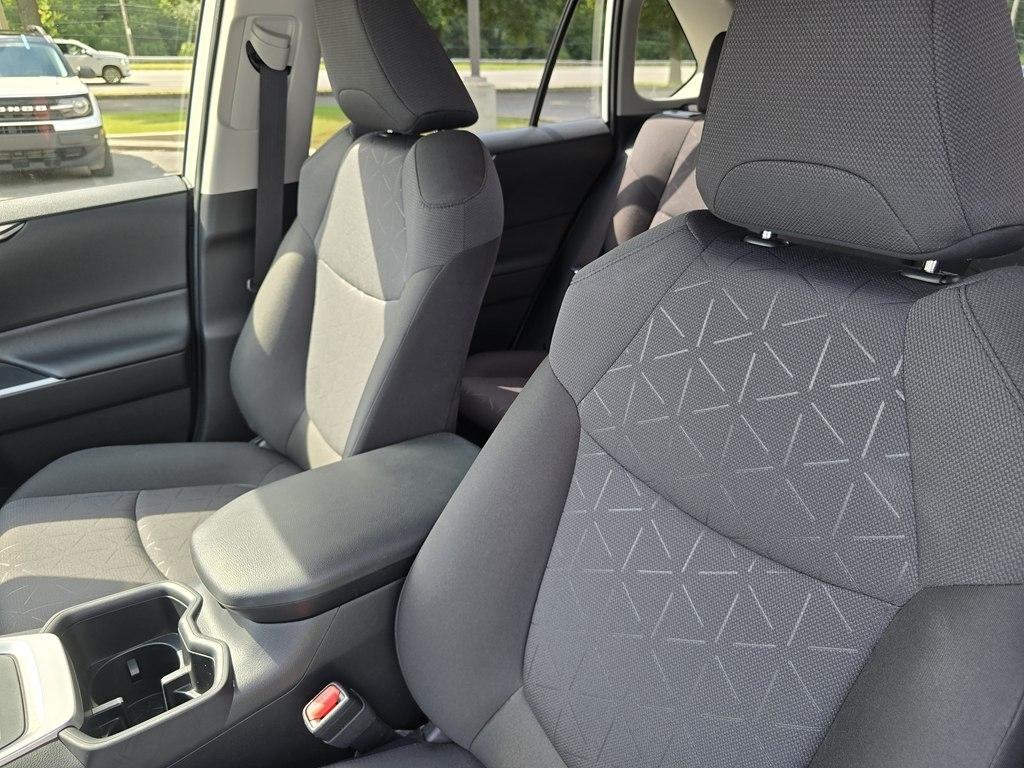 Toyota RAV4 Hybrid XLE AWD (Natl) 2025
