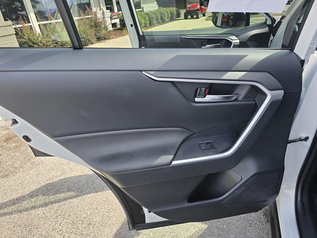 Toyota RAV4 Hybrid XLE AWD (Natl) 2025