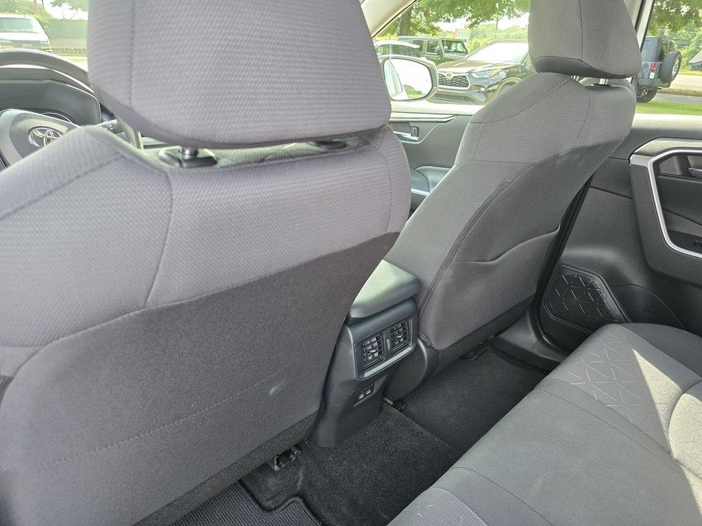 Toyota RAV4 Hybrid XLE AWD (Natl) 2025