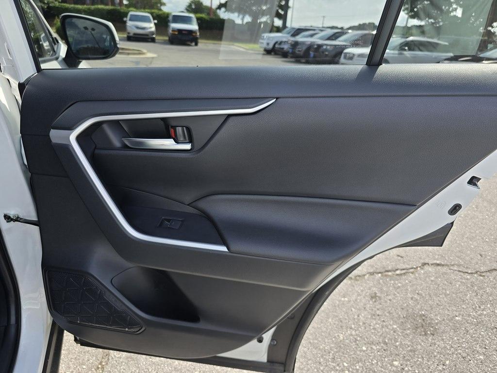 Toyota RAV4 Hybrid XLE AWD (Natl) 2025