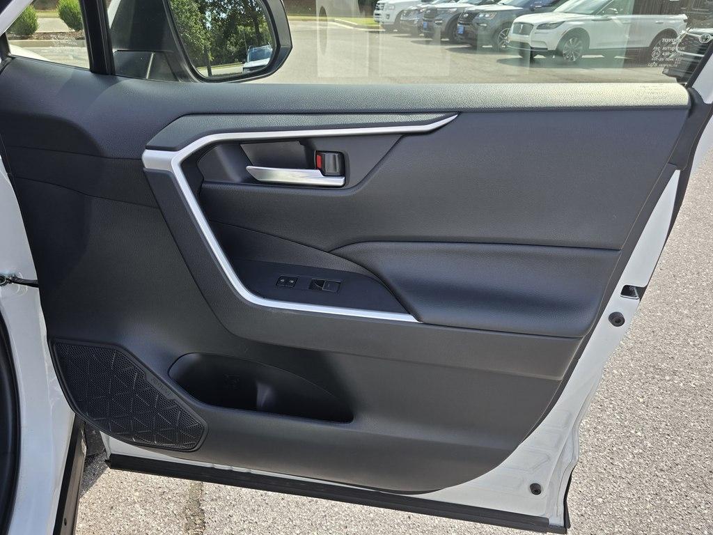 Toyota RAV4 Hybrid XLE AWD (Natl) 2025