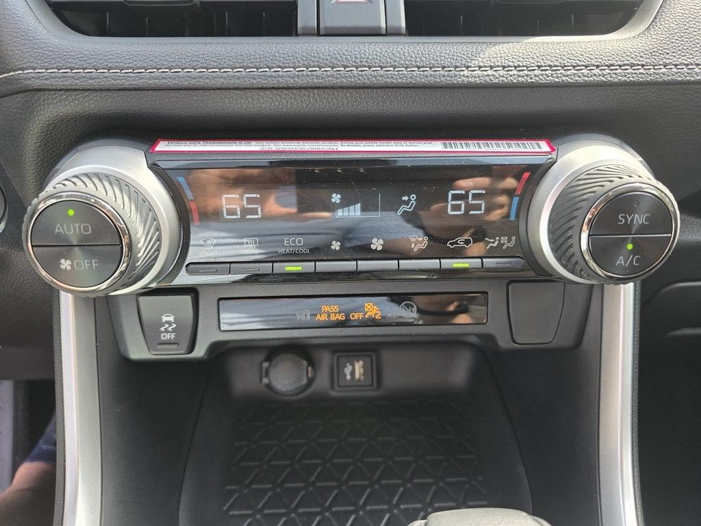 Toyota RAV4 Hybrid XLE AWD (Natl) 2025