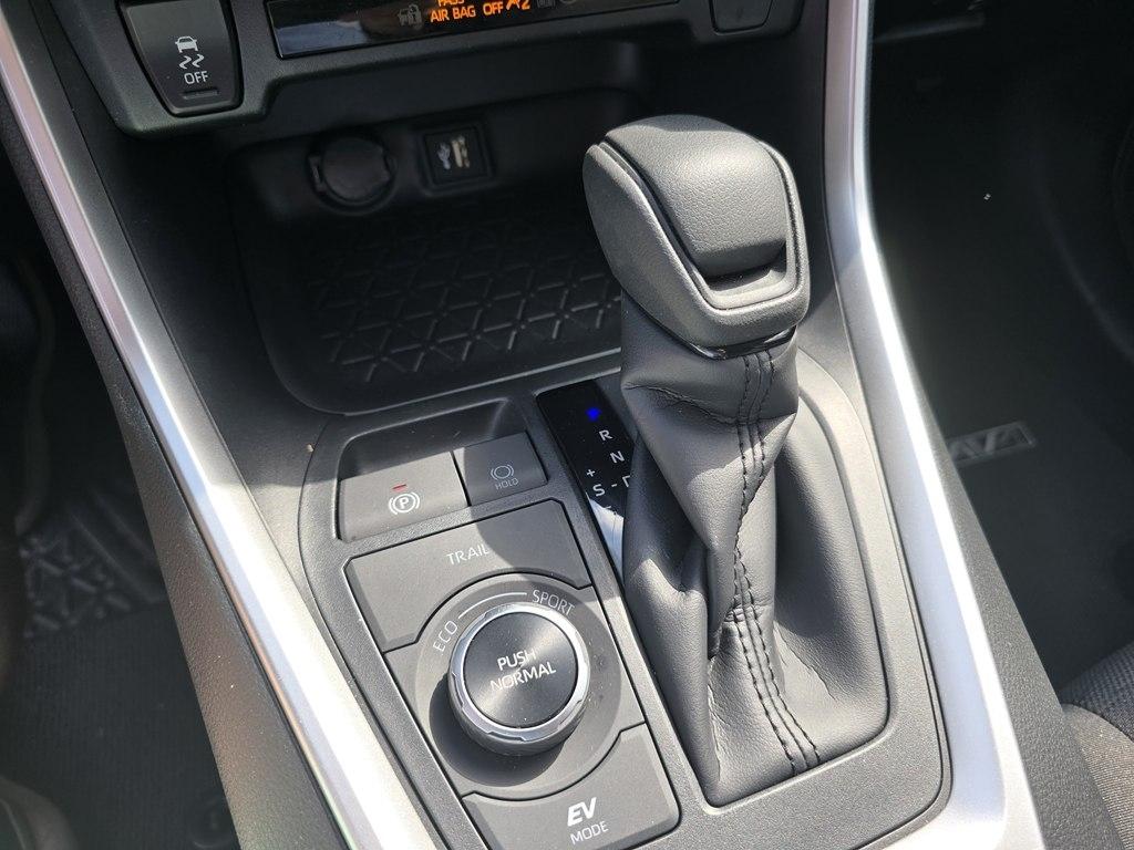 Toyota RAV4 Hybrid XLE AWD (Natl) 2025