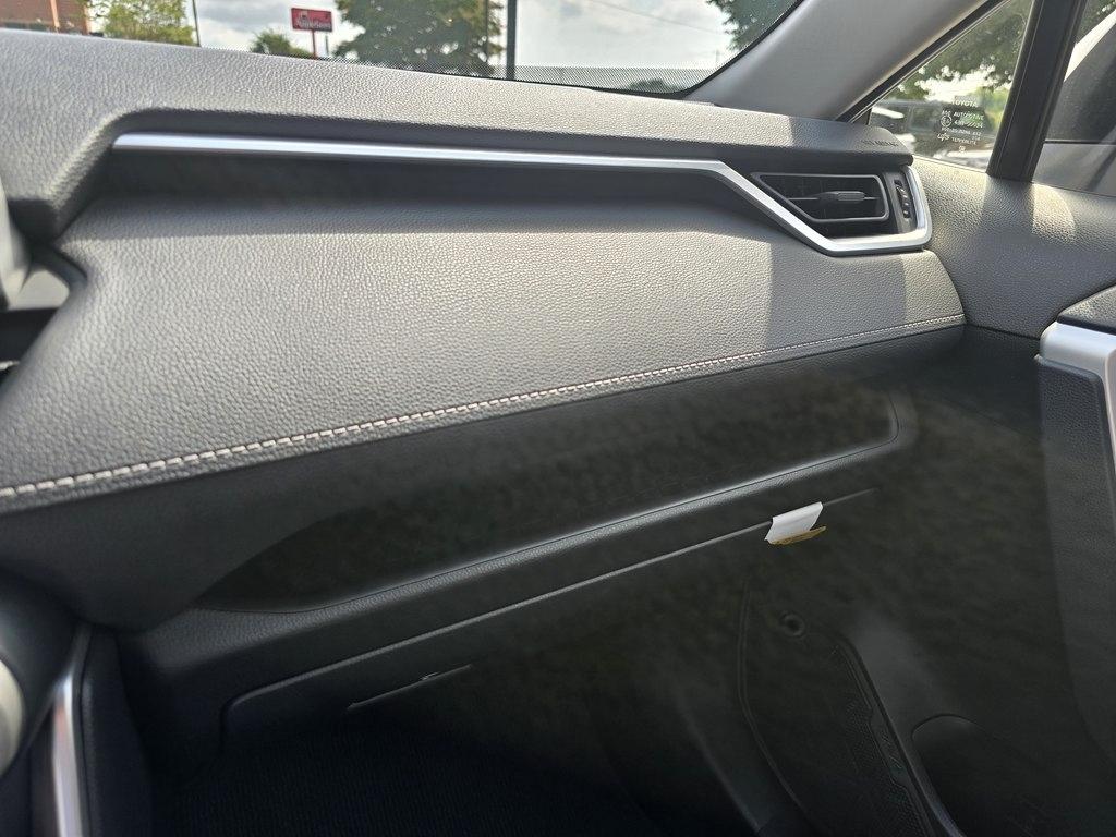 Toyota RAV4 Hybrid XLE AWD (Natl) 2025