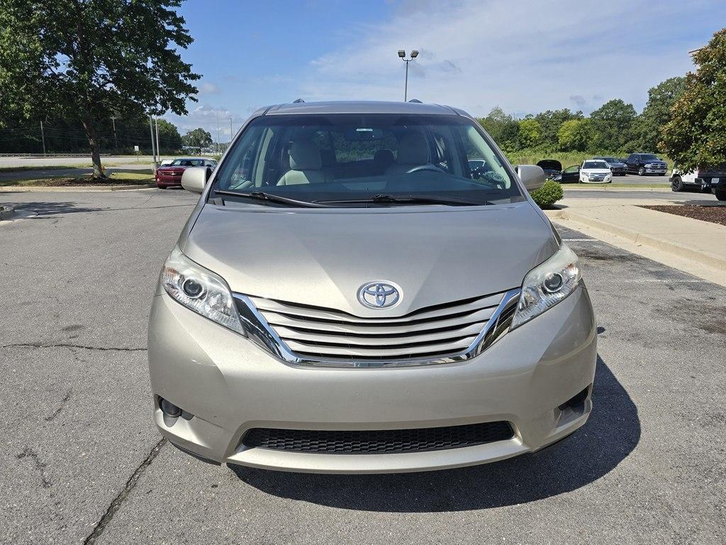 Toyota Sienna 5dr 8-Pass Van LE FWD (Natl) 2015