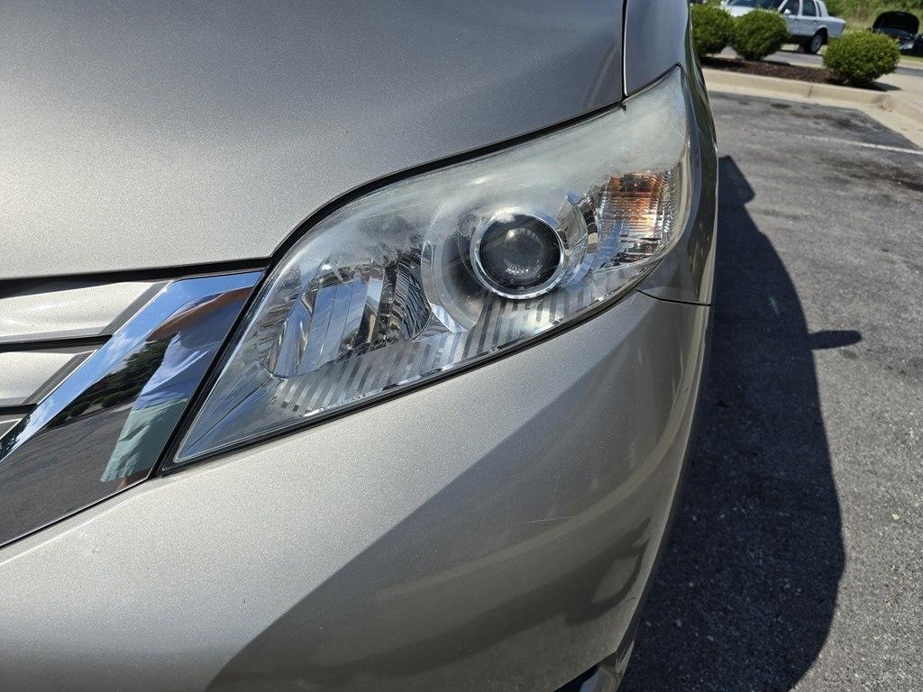 Toyota Sienna 5dr 8-Pass Van LE FWD (Natl) 2015