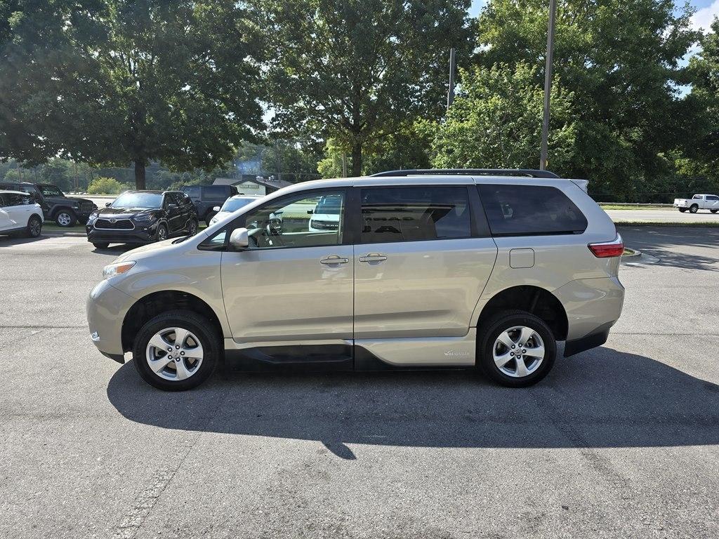 Toyota Sienna 5dr 8-Pass Van LE FWD (Natl) 2015