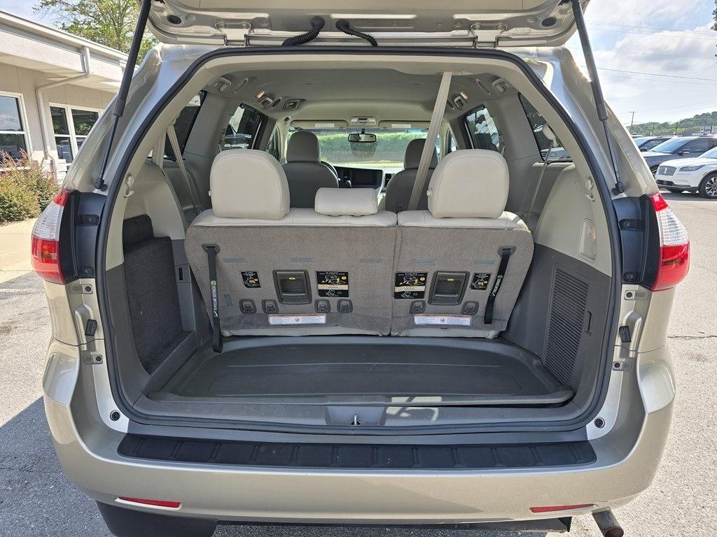 Toyota Sienna 5dr 8-Pass Van LE FWD (Natl) 2015