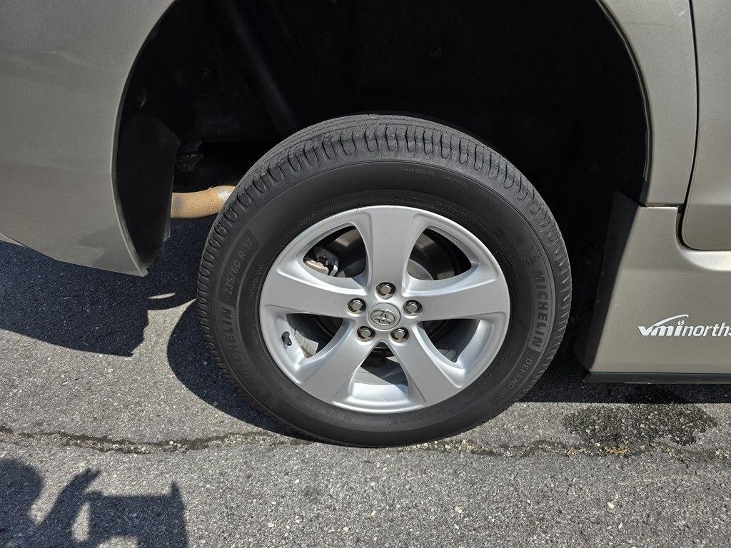 Toyota Sienna 5dr 8-Pass Van LE FWD (Natl) 2015