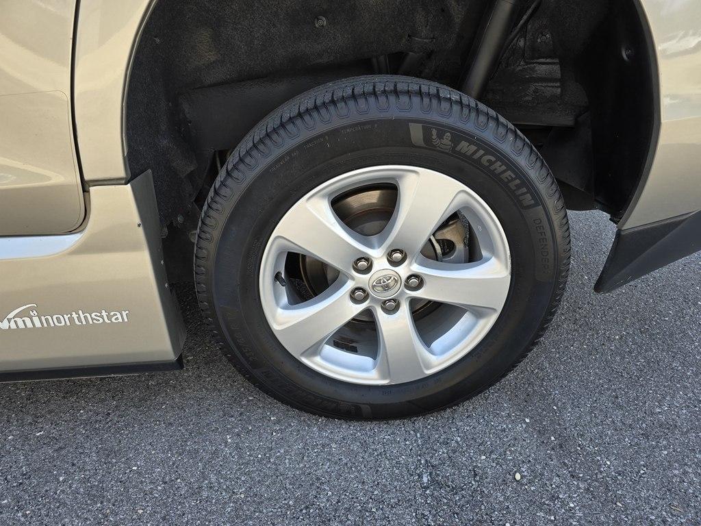 Toyota Sienna 5dr 8-Pass Van LE FWD (Natl) 2015