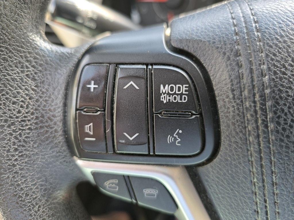 Toyota Sienna 5dr 8-Pass Van LE FWD (Natl) 2015