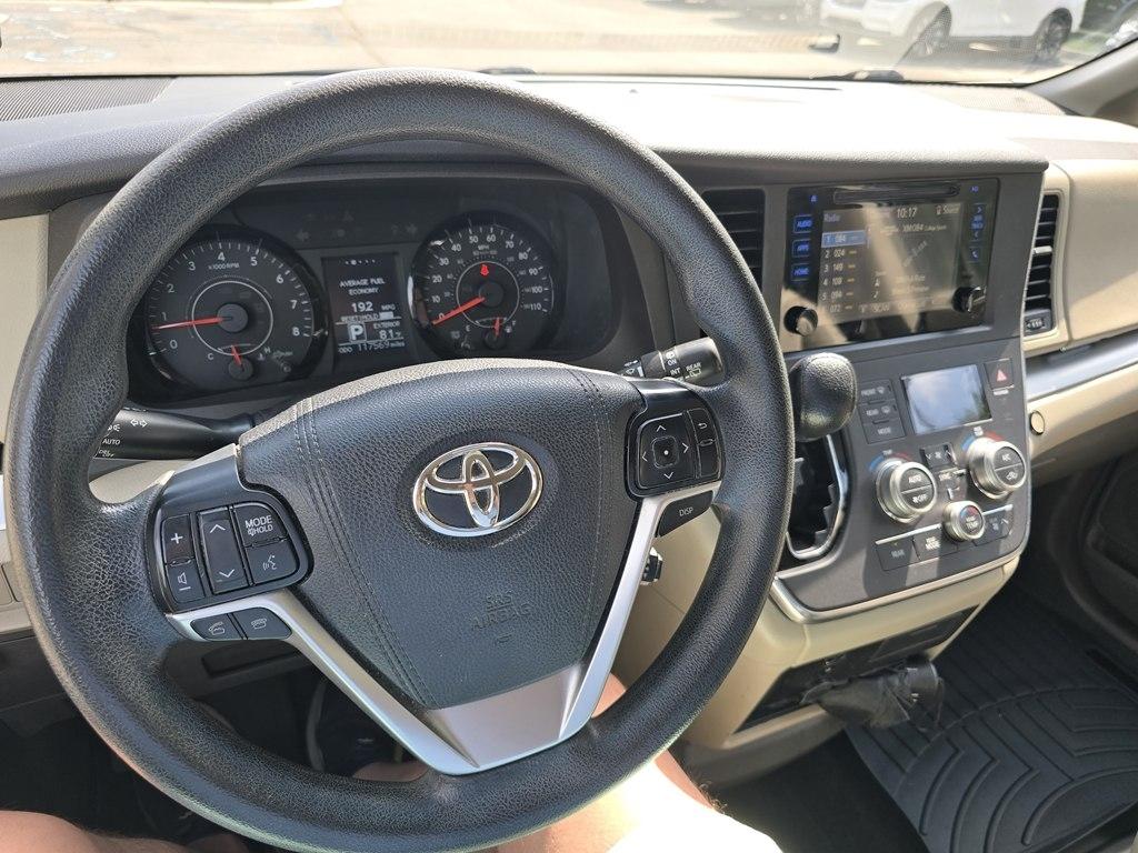 Toyota Sienna 5dr 8-Pass Van LE FWD (Natl) 2015