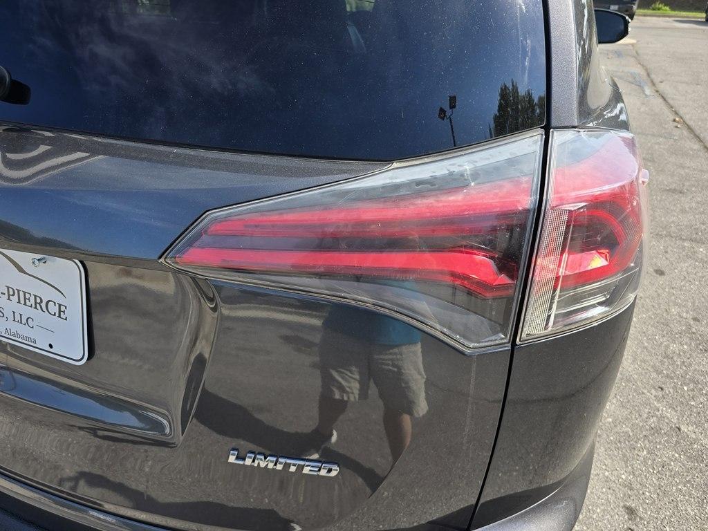Toyota RAV4 photo 11