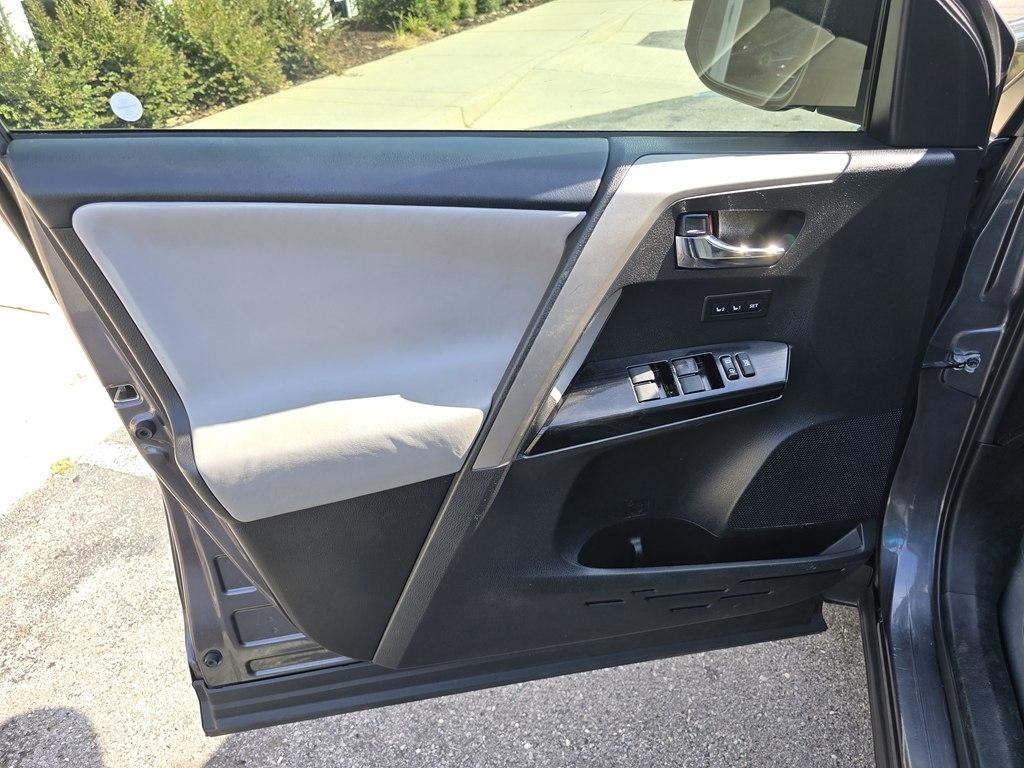 Toyota RAV4 photo 18