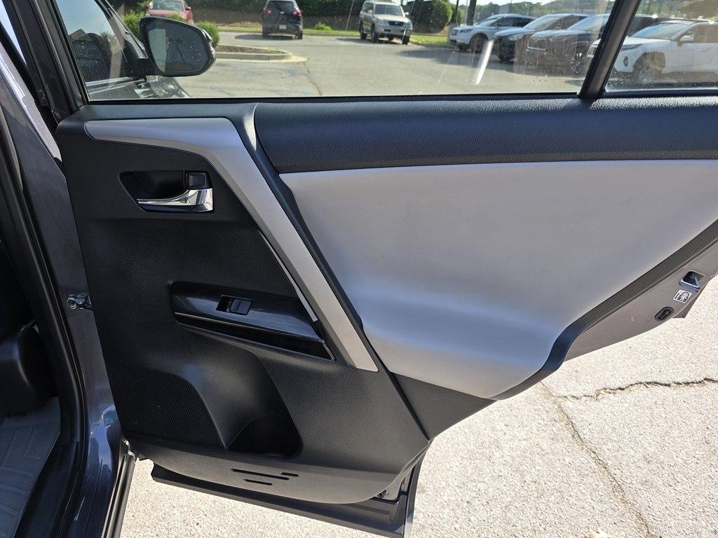 Toyota RAV4 photo 25