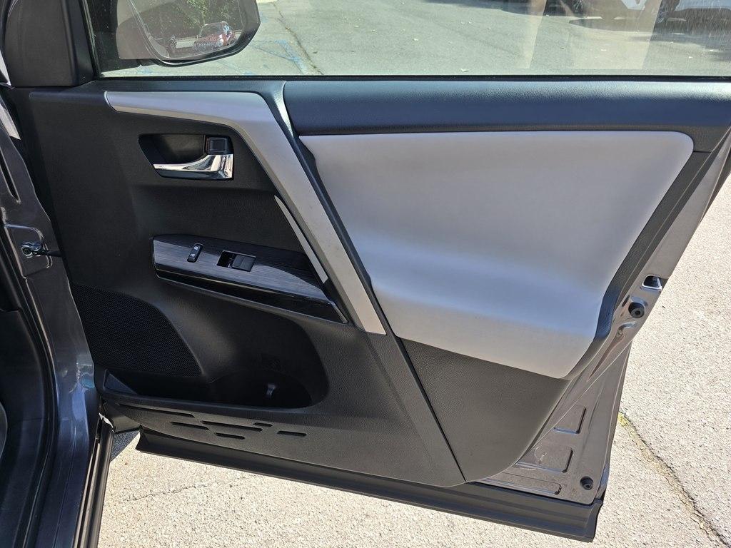 Toyota RAV4 photo 28