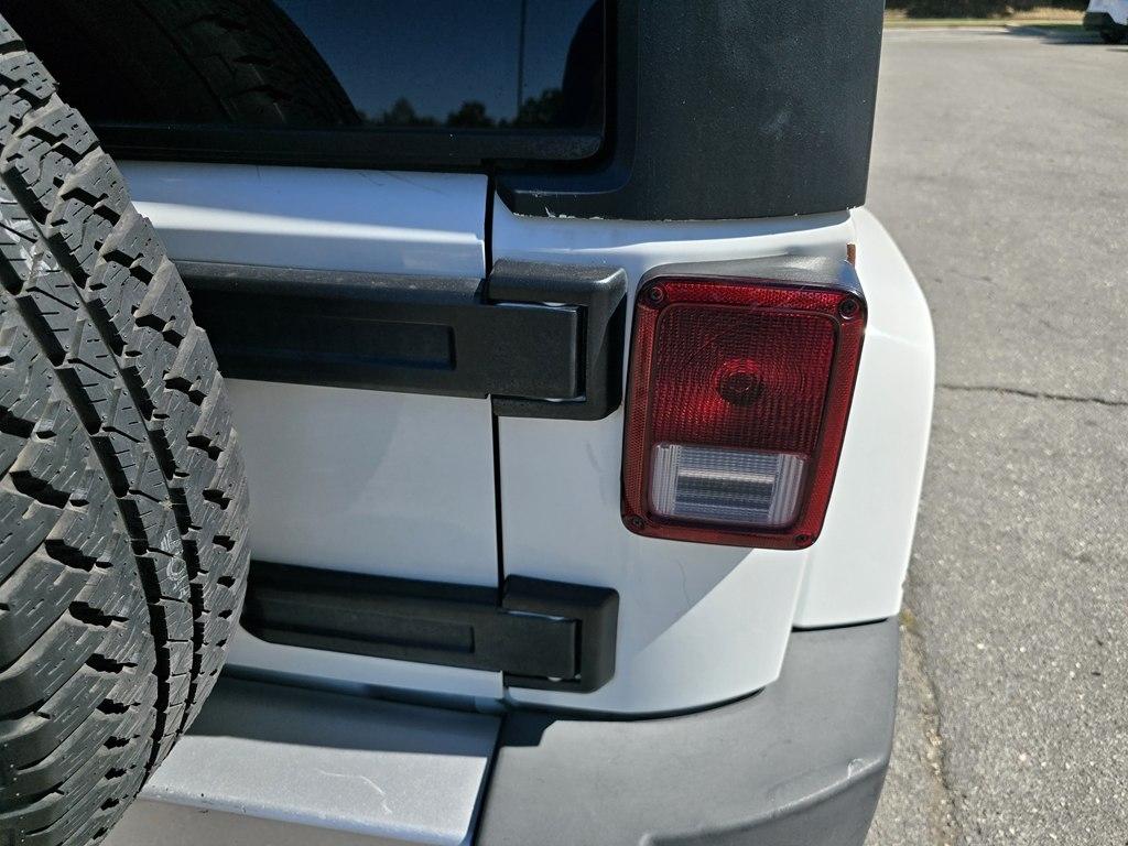 Jeep Wrangler photo 11