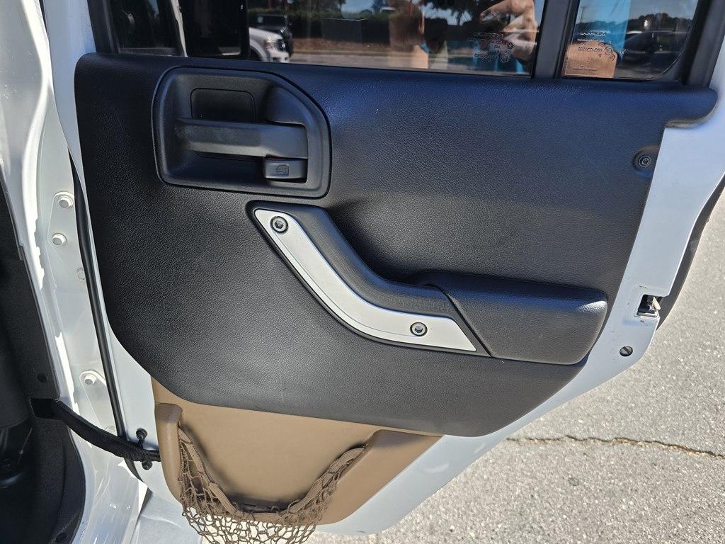 Jeep Wrangler photo 22