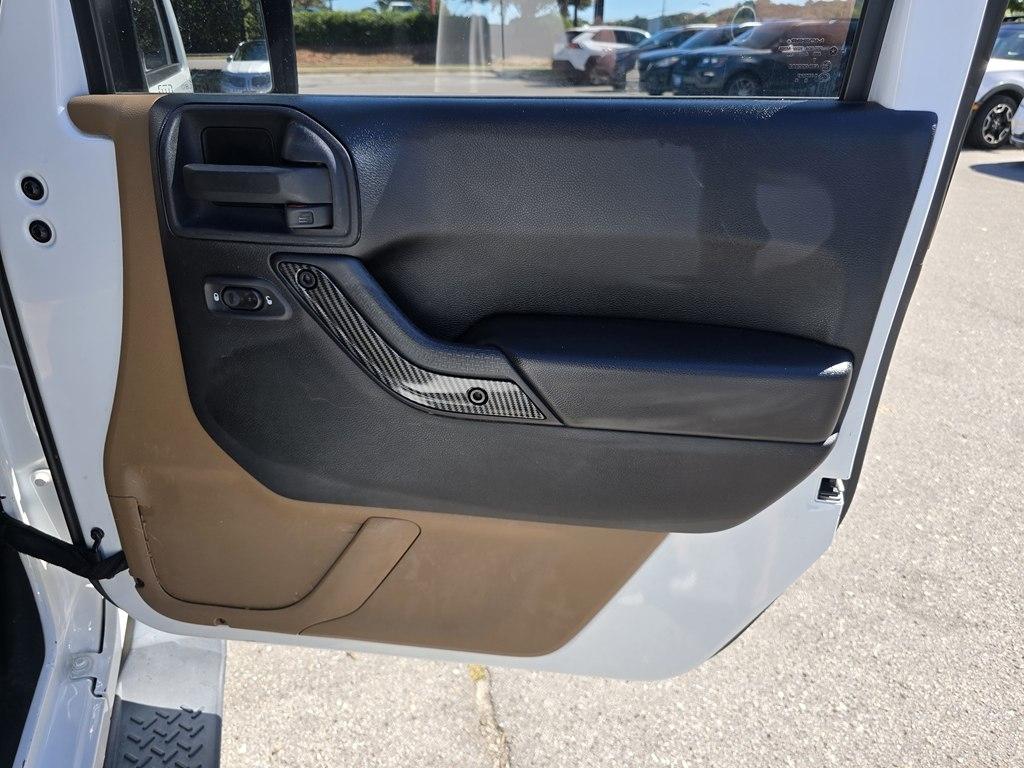 Jeep Wrangler Unlimited 4WD 4dr Sahara 2014