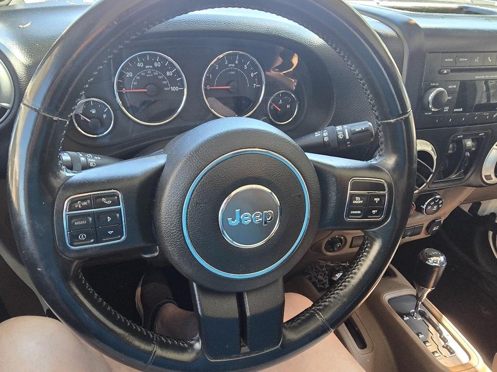 Jeep Wrangler Unlimited 4WD 4dr Sahara 2014