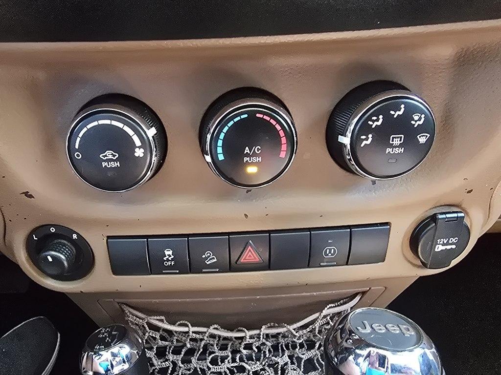 Jeep Wrangler Unlimited 4WD 4dr Sahara 2014