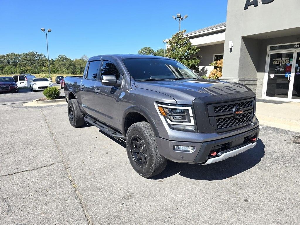 Nissan Titan photo 2