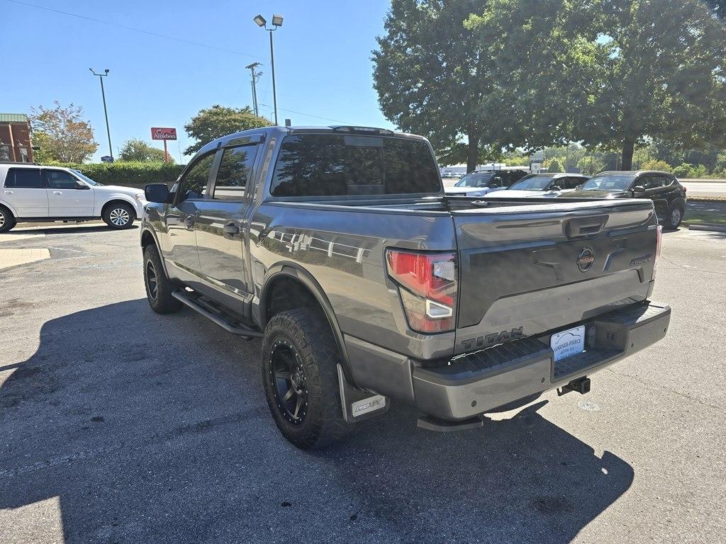 Nissan Titan photo 8