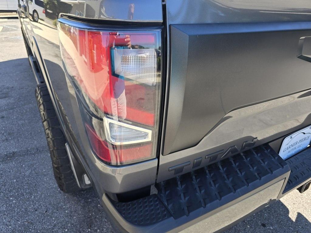 Nissan Titan photo 9