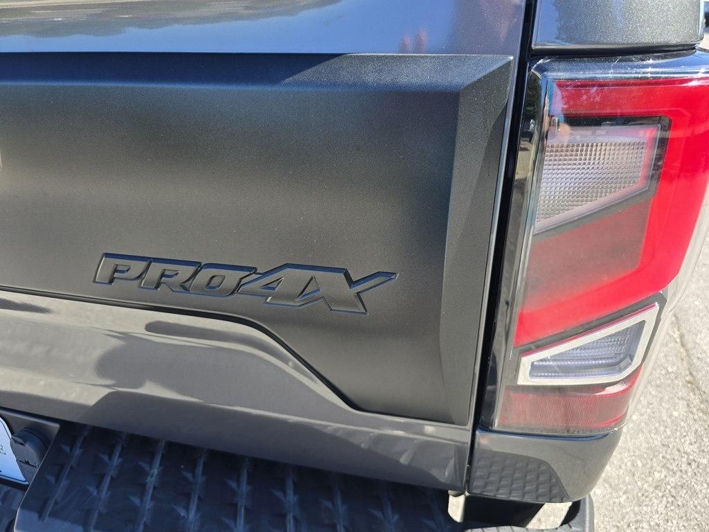 Nissan Titan photo 11