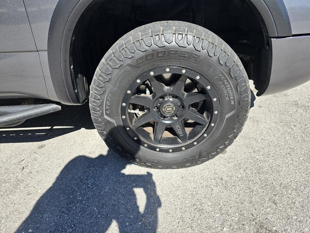 Nissan Titan photo 16