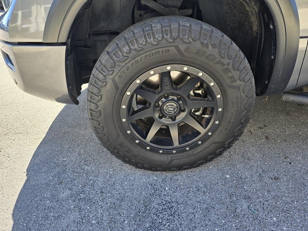 Nissan Titan photo 17