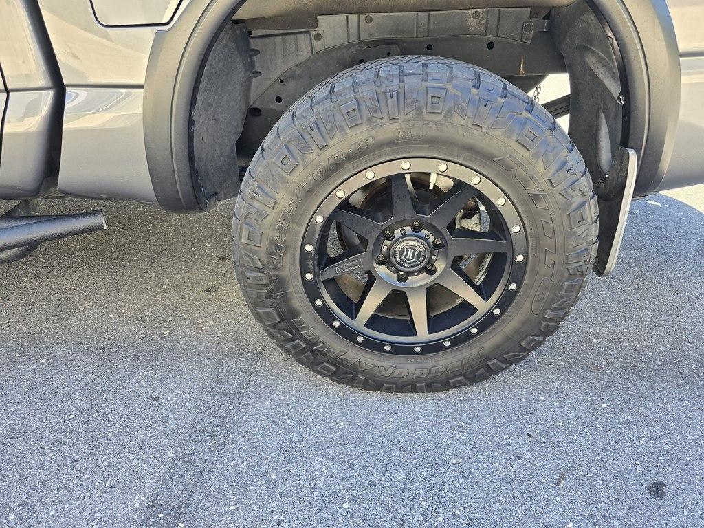 Nissan Titan photo 18