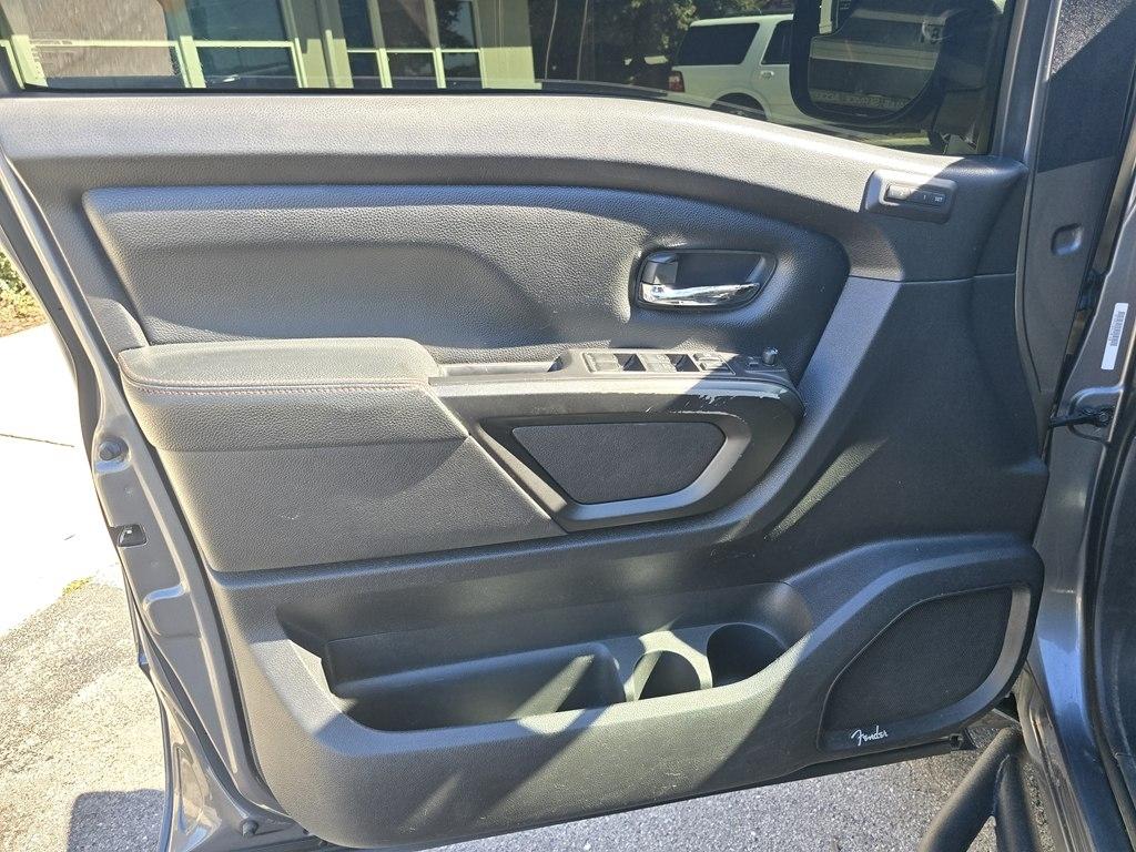 Nissan Titan photo 19