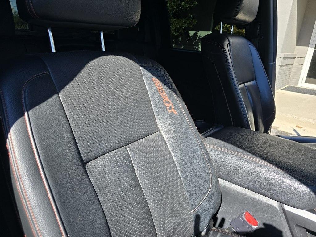 Nissan Titan photo 32