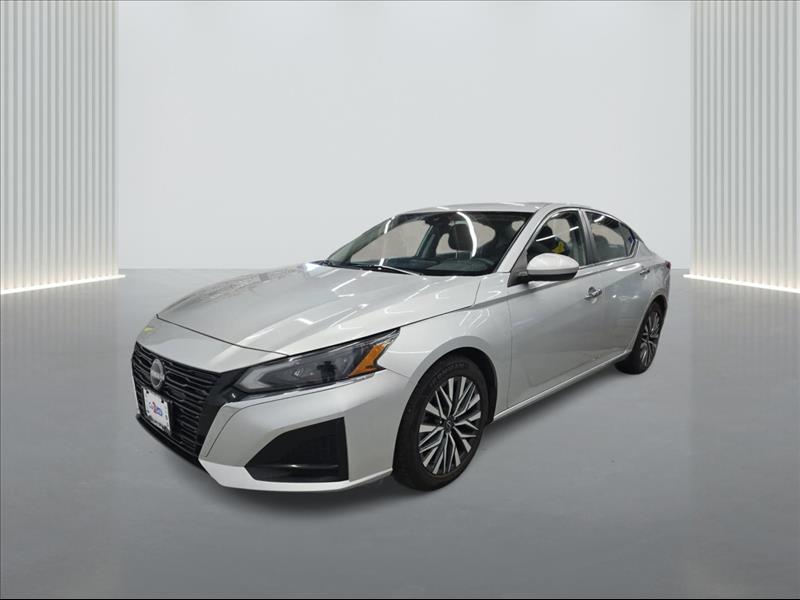 Silver 2023 Nissan Altima Sedan Front-Wheel Drive Automatic