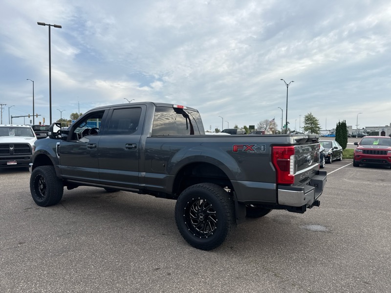 2019 Ford F-250 Lariat photo 2
