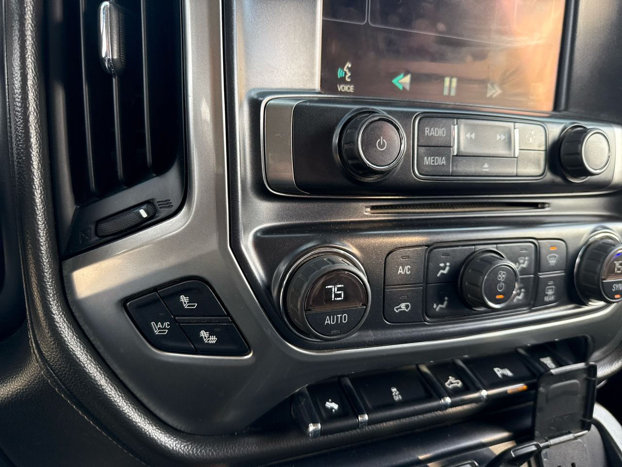 Chevrolet Silverado 3500HD LTZ Crew Cab 4WD 2015 Chevrolet Silverado 3500HD LTZ Crew Cab 4WD 2015