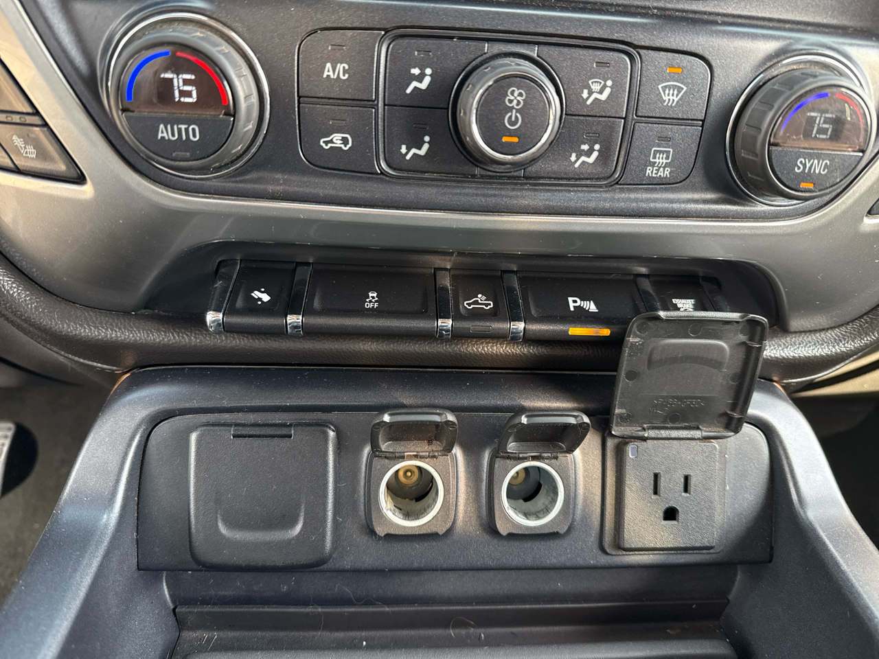 Chevrolet Silverado 3500HD LTZ Crew Cab 4WD 2015 Chevrolet Silverado 3500HD LTZ Crew Cab 4WD 2015