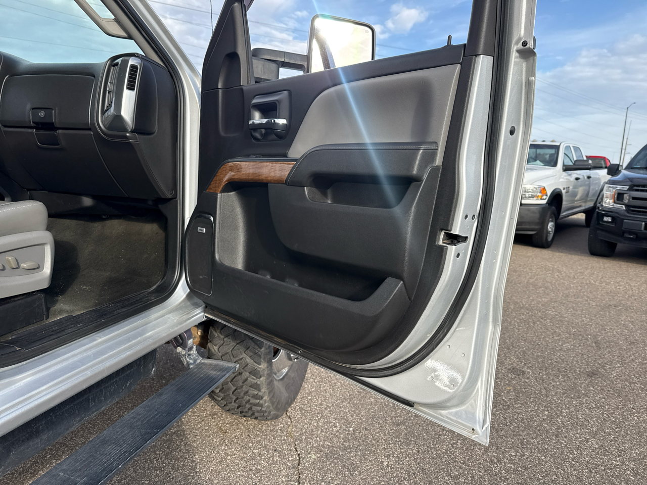 Chevrolet Silverado 3500HD LTZ Crew Cab 4WD 2015 Chevrolet Silverado 3500HD LTZ Crew Cab 4WD 2015