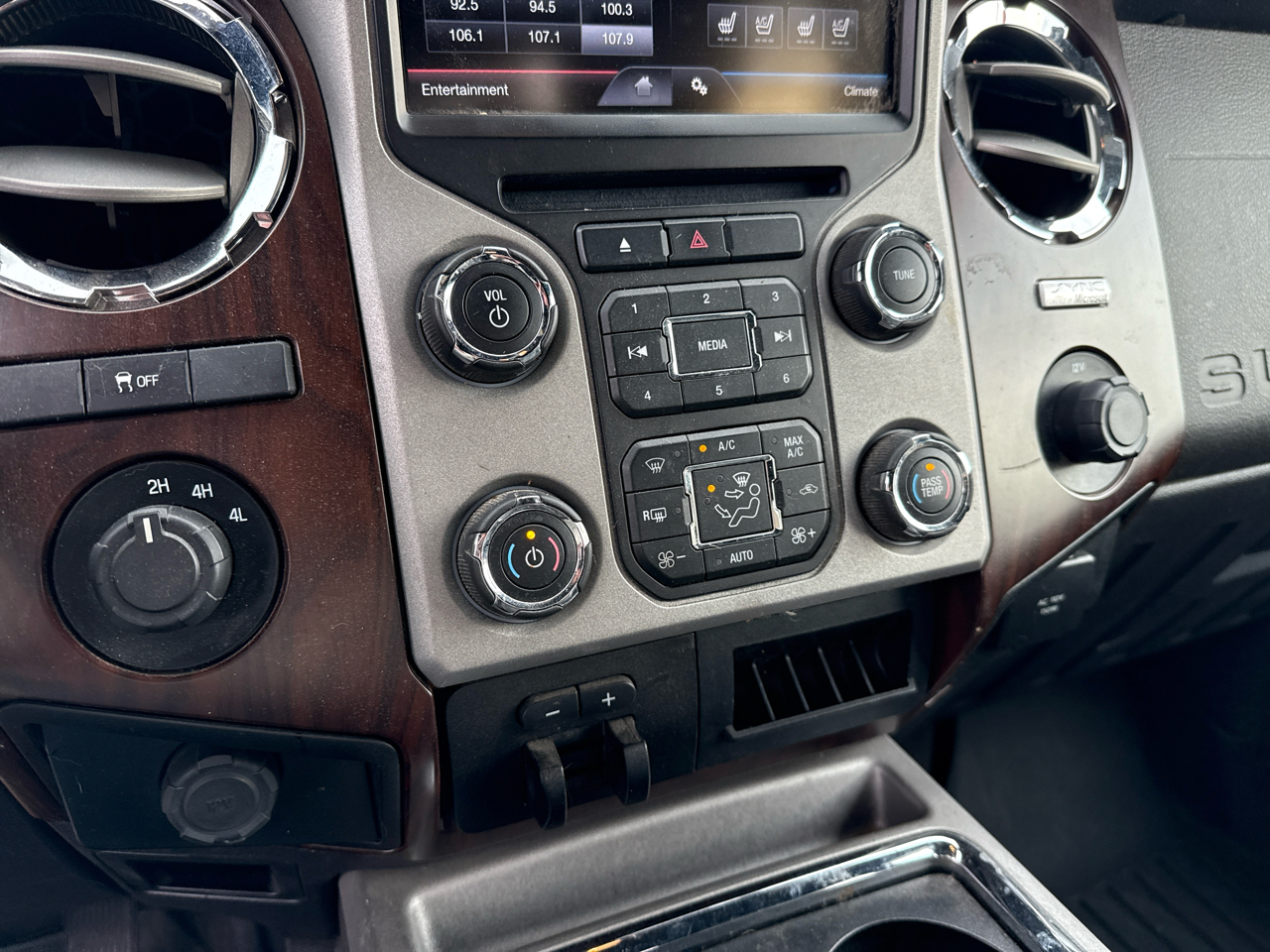 Ford F-250 SD Lariat Crew Cab 4WD 2013 Ford F-250 SD Lariat Crew Cab 4WD 2013