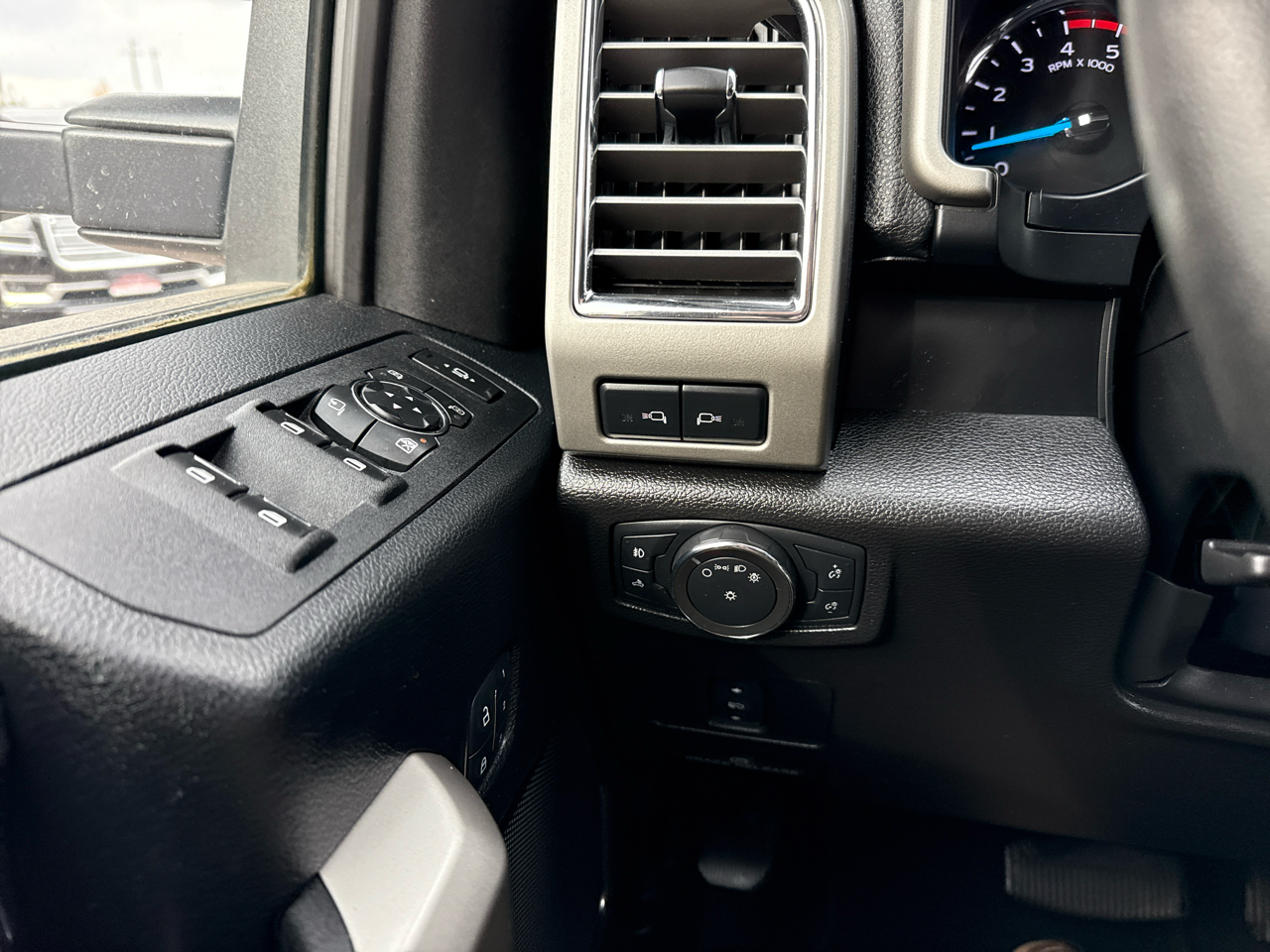 Ford F-350 SD Lariat Crew Cab 4WD 2017