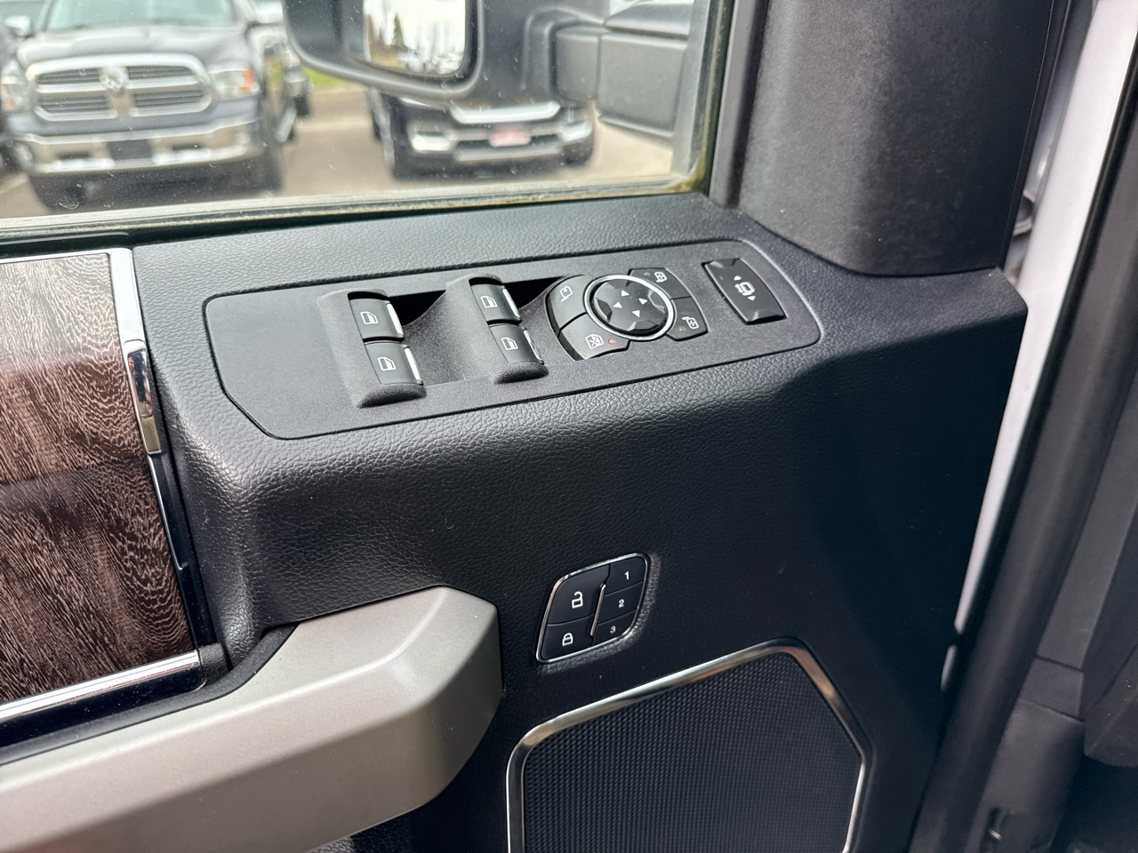 Ford F-350 SD Lariat Crew Cab 4WD 2017